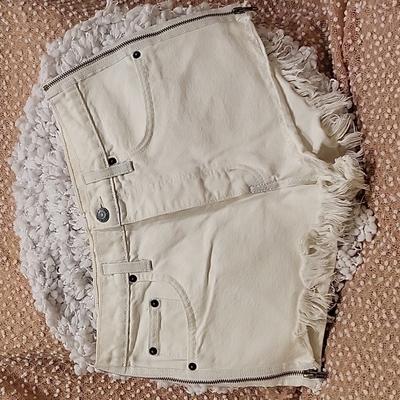 Carmar Pants - Carmar White Denim Shorts